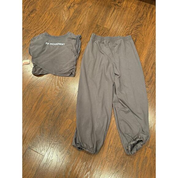 $98 FP Free People Movement M Hot Shot Logo Crossover 2 Piece Set Gray Shadow - Picture 11 of 12